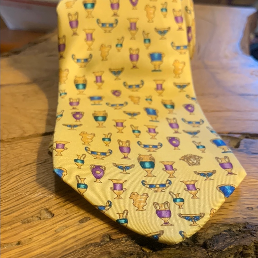 VERSACE ITALYMEDUSA HEAD 100% SILK NECKTIE WITH ANCIENT URN MOTIFS